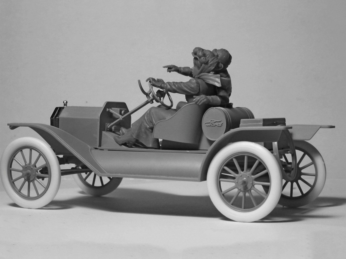 Zdjęcie dodatkowe produktu Model T 1913 Speedster with American Sport Car Drivers 1:24 ICM 24026