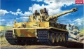Zdjęcie główne produktu Tiger I Early z pełnym wnętrzem 1:35 Academy 13239