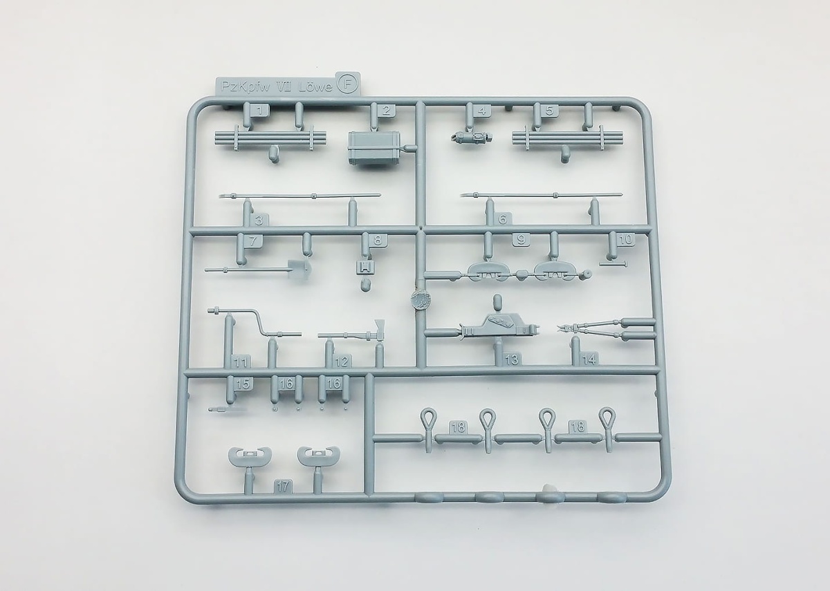 Zdjęcie dodatkowe produktu 8.8cm Flakzwilling Flakpanzer E-100 1:35 Amusing Hobby 35A016