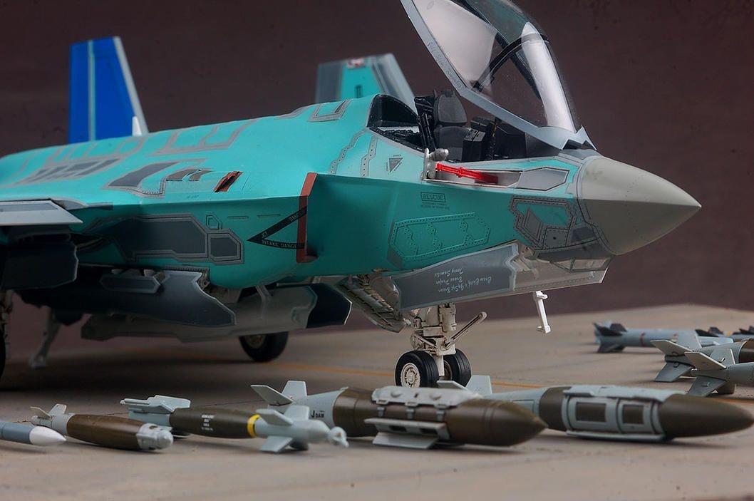 Zdjęcie dodatkowe produktu F-35C Lightning II 1:48 Kittyhawk 80132
