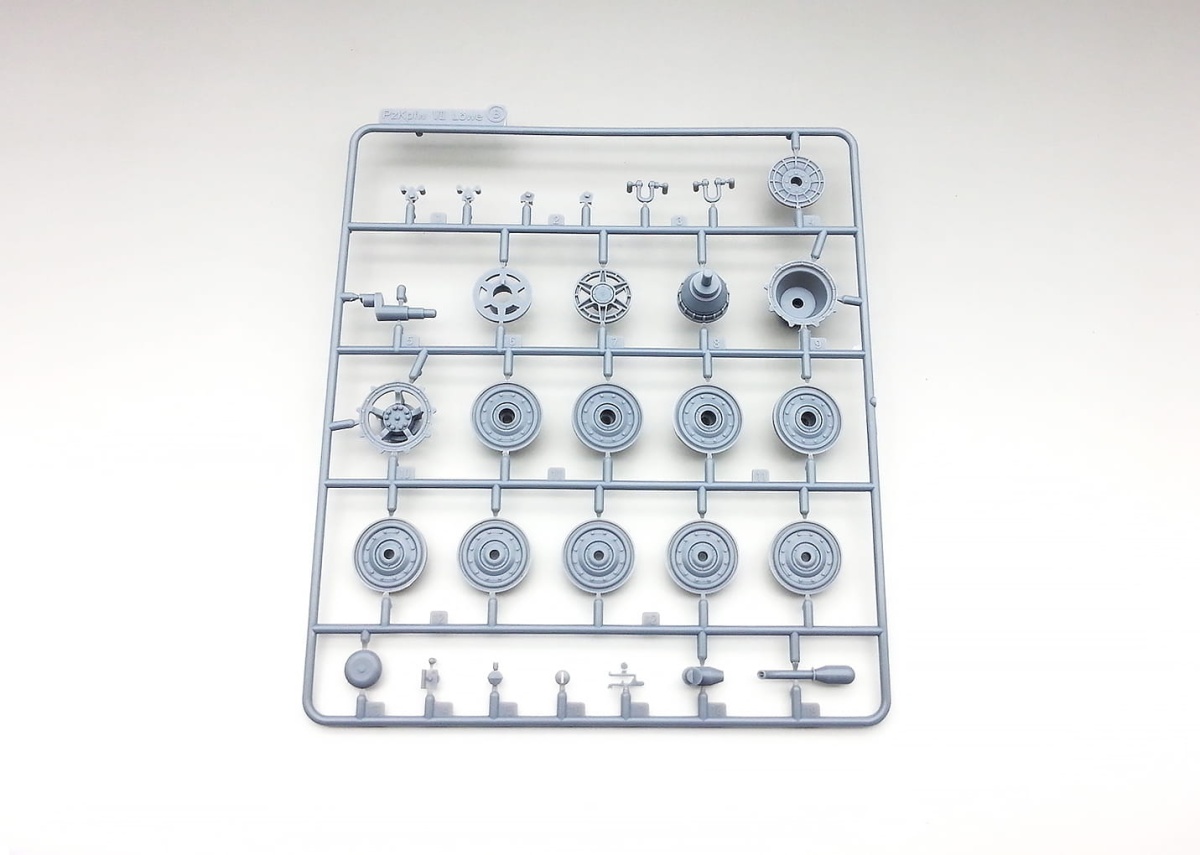 Zdjęcie dodatkowe produktu Panzerkampfwagen VII VK72.01(K) 1:35 Amusing Hobby 35A007