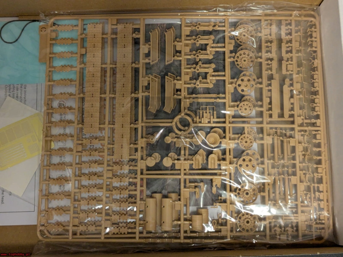 Zdjęcie dodatkowe produktu T-34/85 Model 1944 No.174 Factory 1:35 Rye Field Model 5040