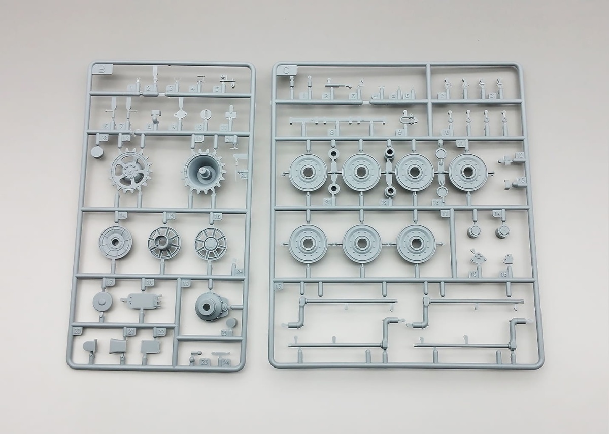 Zdjęcie dodatkowe produktu Jagdpanther II Niemiecki niszczyciel czołgów 1:35 Amusing Hobby 35A011