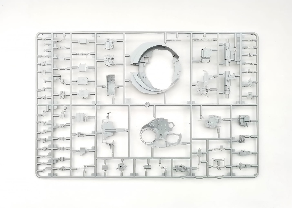 Zdjęcie dodatkowe produktu T-72AV z pełnym wnętrzem 1:35 Amusing Hobby 35A041