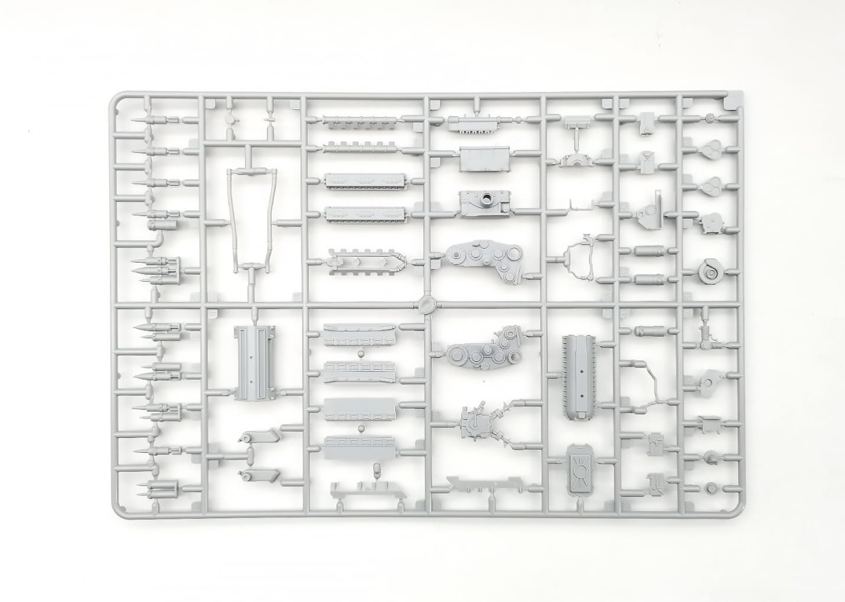 Zdjęcie dodatkowe produktu T-72AV z pełnym wnętrzem 1:35 Amusing Hobby 35A041