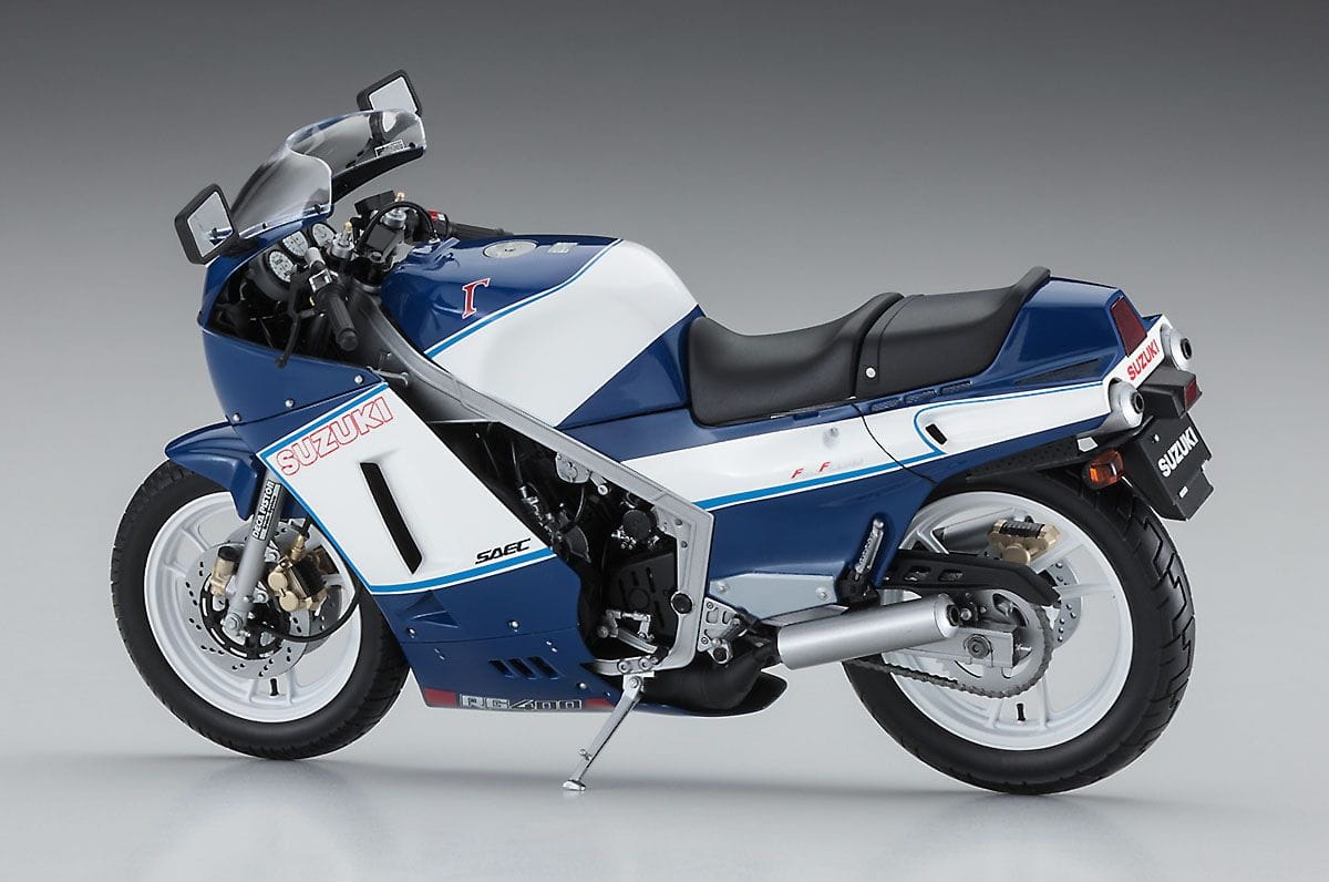 Zdjęcie dodatkowe produktu Suzuki RG400 Late Version "Blue/White Color" w/Under Cowl 1:12 Hasegawa 21739