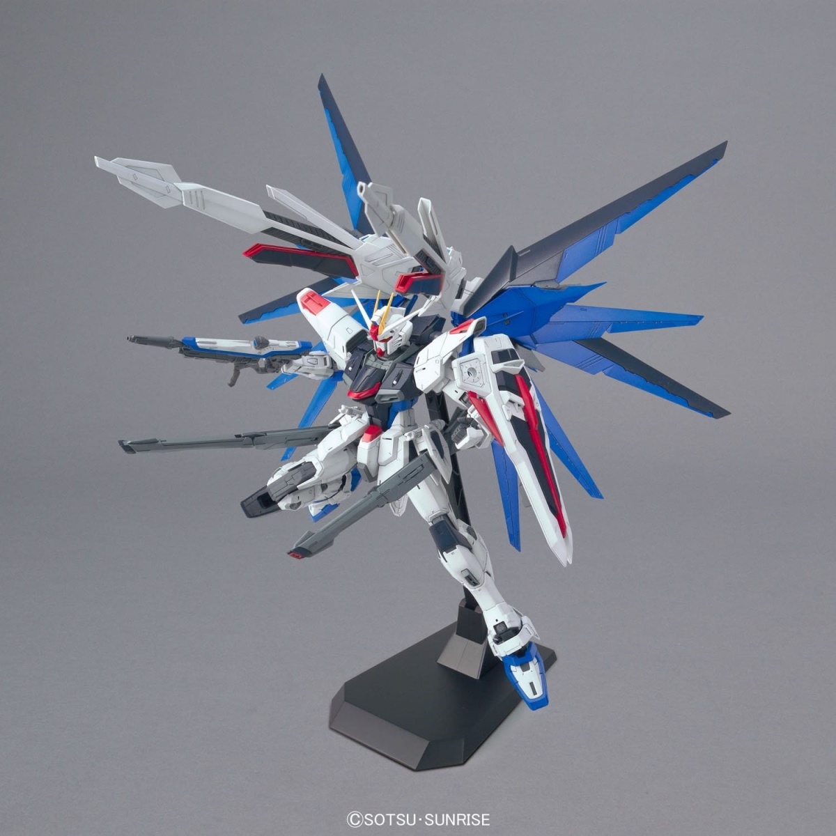Zdjęcie dodatkowe produktu Gunpla ZGMF-X10A Freedom Gundam (Ver. 2.0) MG 1:100