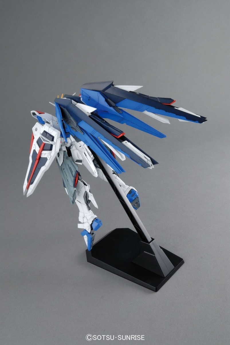 Zdjęcie dodatkowe produktu Gunpla ZGMF-X10A Freedom Gundam (Ver. 2.0) MG 1:100