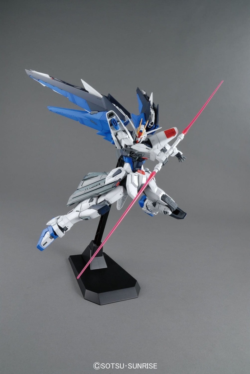 Zdjęcie dodatkowe produktu Gunpla ZGMF-X10A Freedom Gundam (Ver. 2.0) MG 1:100