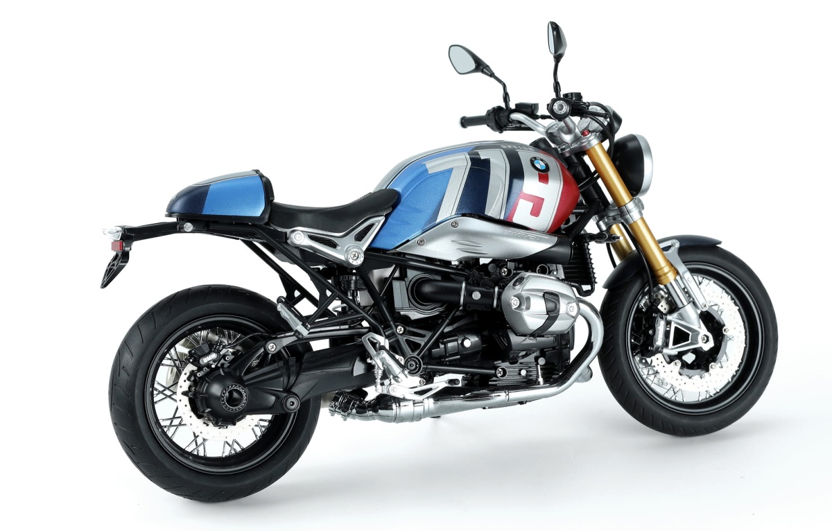 Zdjęcie dodatkowe produktu BMW R nineT Option 719 Mars Red/Cosmic Blue (Pre-colored Edition) 1:9 Meng MT003T
