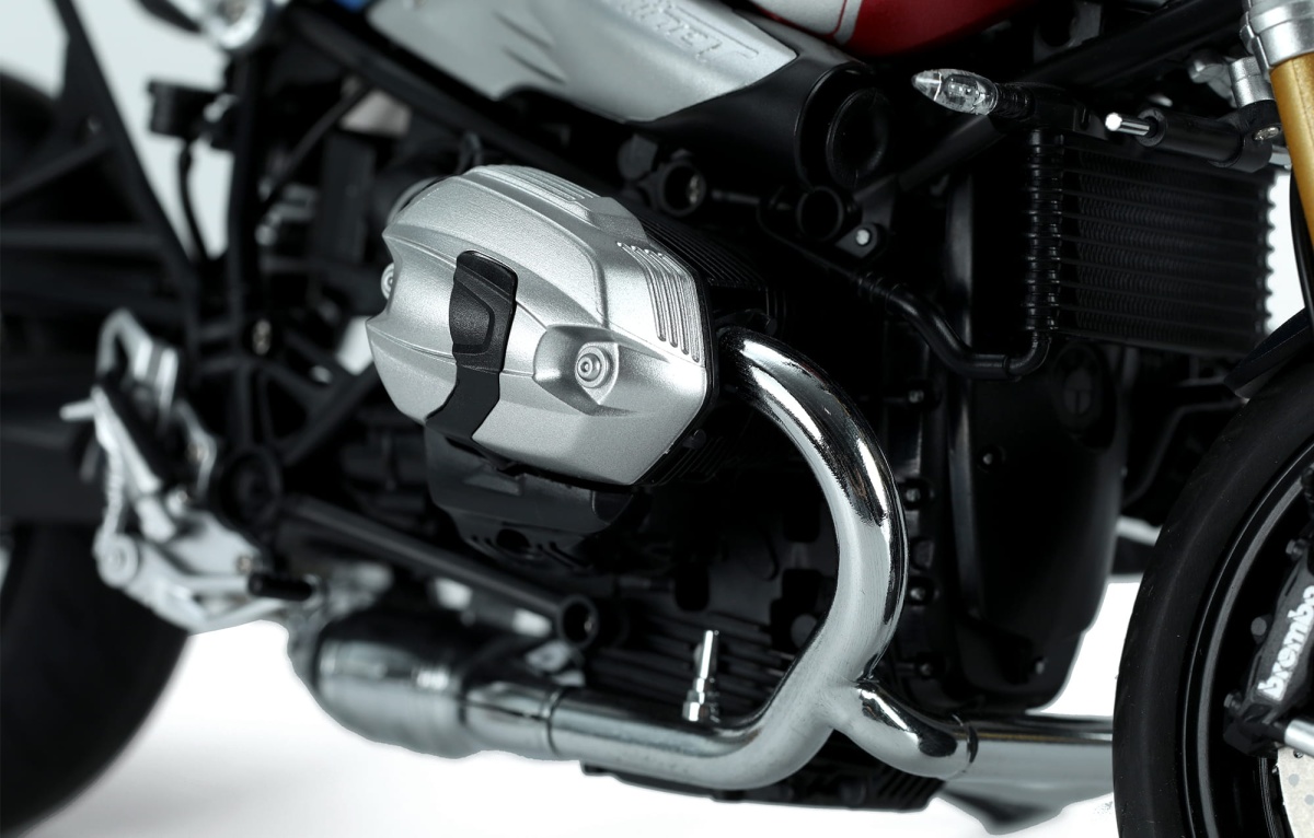 Zdjęcie dodatkowe produktu BMW R nineT Option 719 Mars Red/Cosmic Blue (Pre-colored Edition) 1:9 Meng MT003T