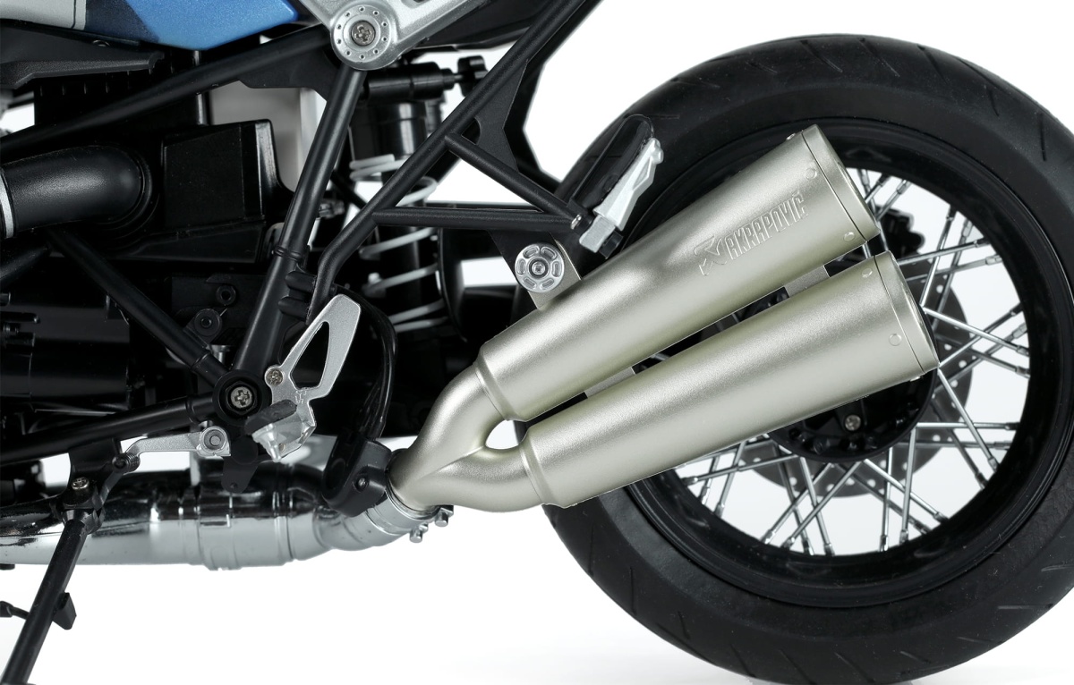 Zdjęcie dodatkowe produktu BMW R nineT Option 719 Mars Red/Cosmic Blue (Pre-colored Edition) 1:9 Meng MT003T