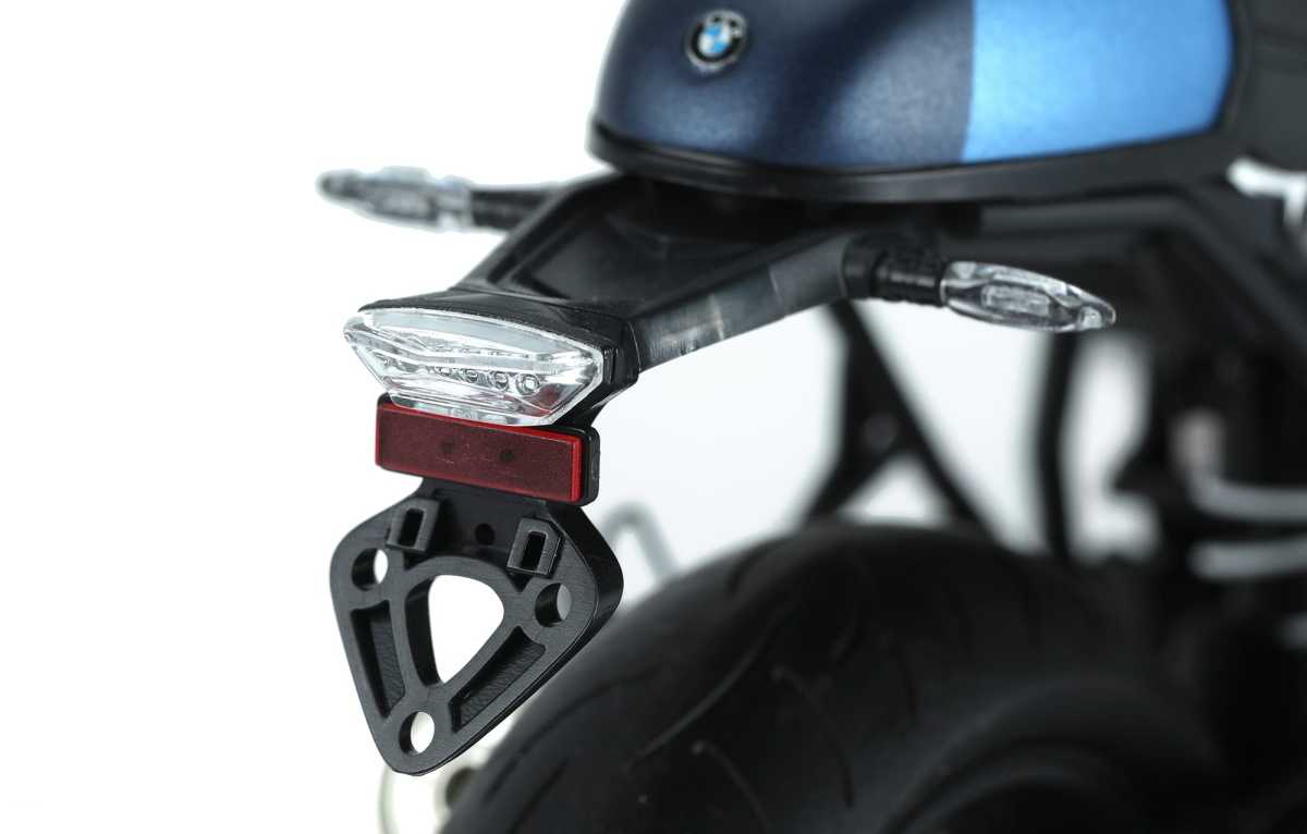 Zdjęcie dodatkowe produktu BMW R nineT Option 719 Mars Red/Cosmic Blue (Pre-colored Edition) 1:9 Meng MT003T