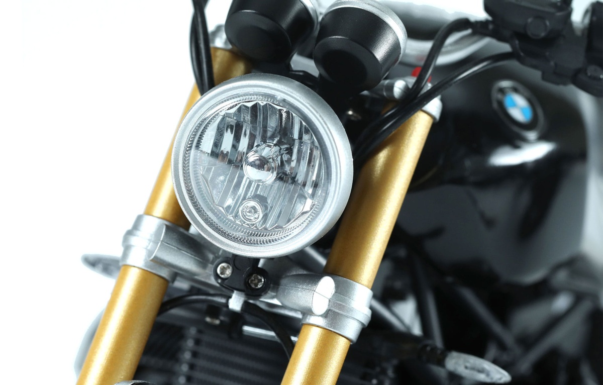 Zdjęcie dodatkowe produktu BMW R nineT (Pre-colored Edition) 1:9 Meng MT003S