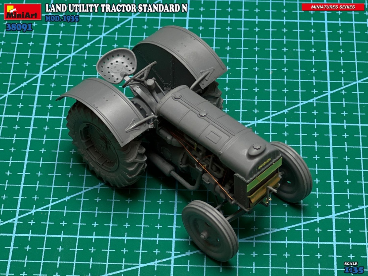 Zdjęcie dodatkowe produktu Land Utility Tractor Standard N Mod. 1935 1:35 MiniArt 38091