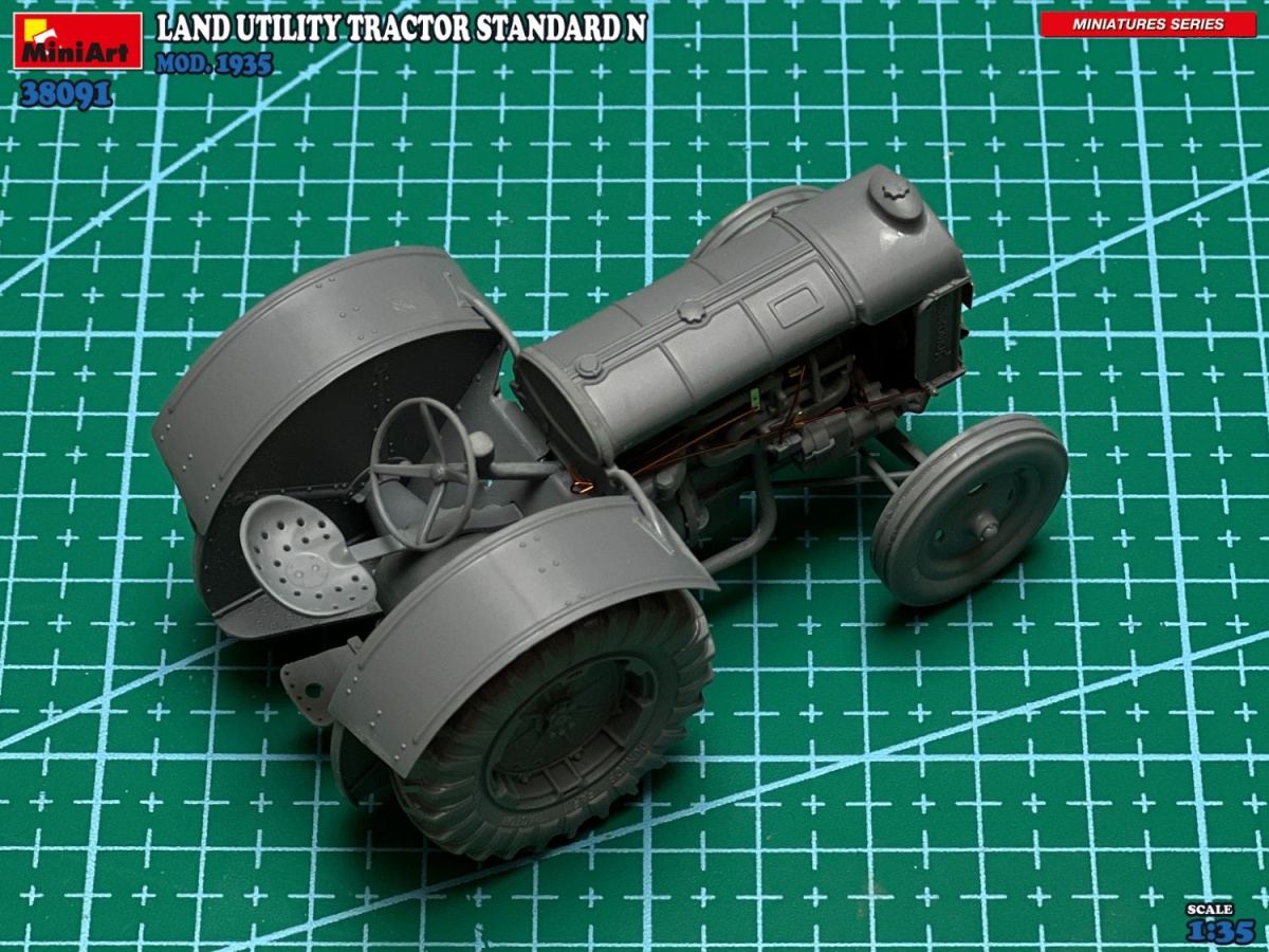 Zdjęcie dodatkowe produktu Land Utility Tractor Standard N Mod. 1935 1:35 MiniArt 38091