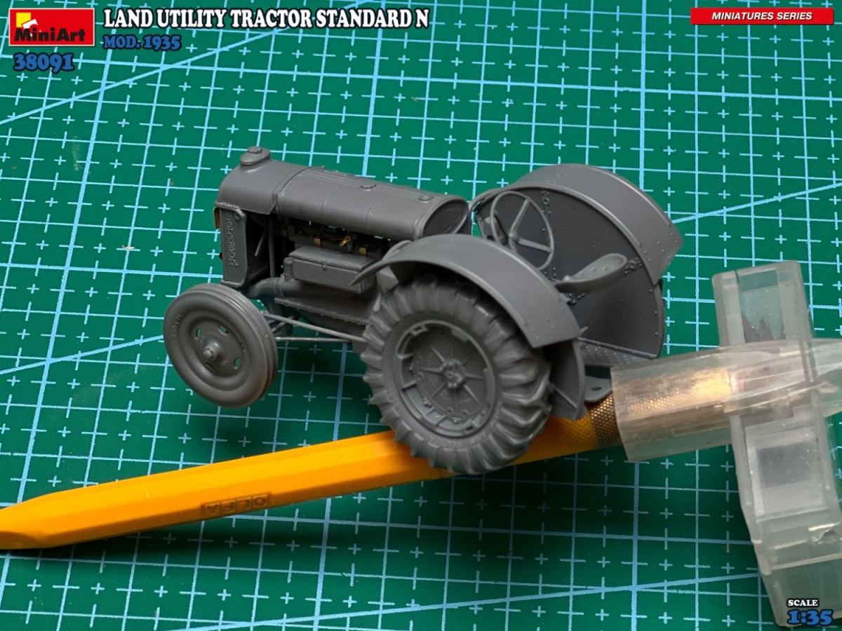 Zdjęcie dodatkowe produktu Land Utility Tractor Standard N Mod. 1935 1:35 MiniArt 38091