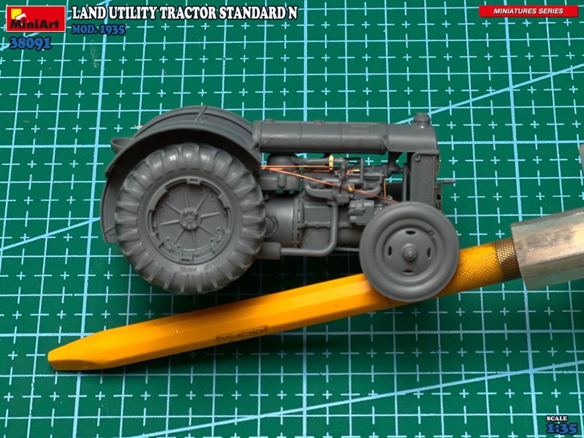 Zdjęcie dodatkowe produktu Land Utility Tractor Standard N Mod. 1935 1:35 MiniArt 38091