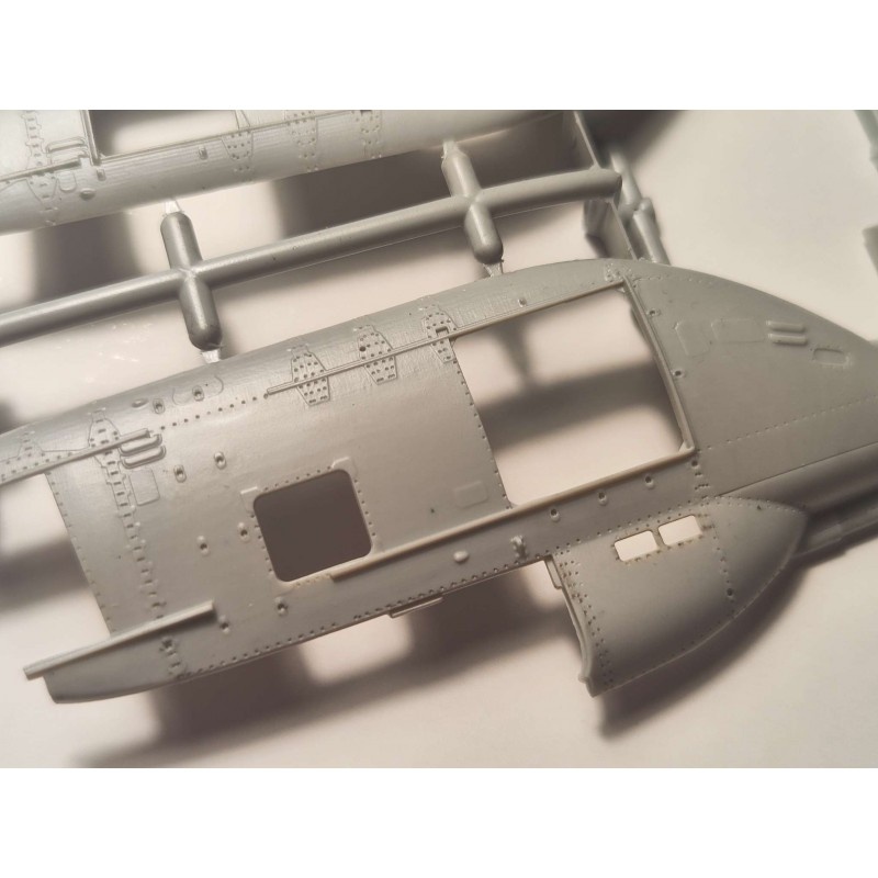 Zdjęcie dodatkowe produktu PZL W-3/W-3A Sokół 103 Pułk Lotniczy Nadwiślańskich Jednostek Wojskowych 1:72 Answer AA72004