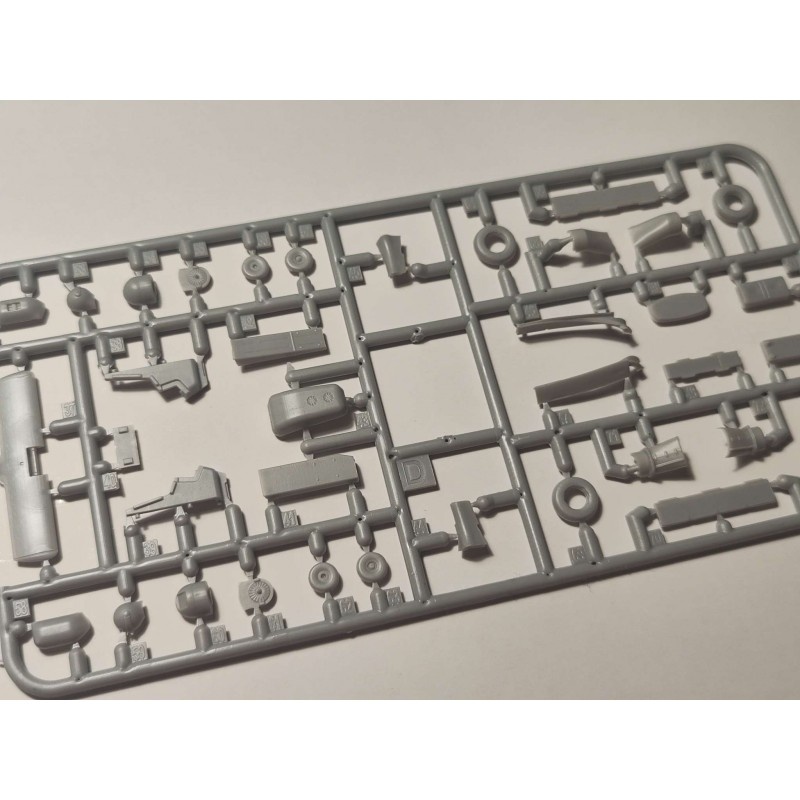 Zdjęcie dodatkowe produktu PZL W-3/W-3A Sokół 103 Pułk Lotniczy Nadwiślańskich Jednostek Wojskowych 1:72 Answer AA72004