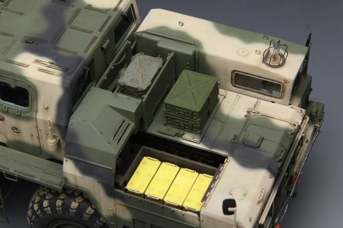 Zdjęcie dodatkowe produktu Rosyjska wyrzutnia rakiet dalekiego zasięgu 9A52-2 Smerch 1:35 Meng SS009