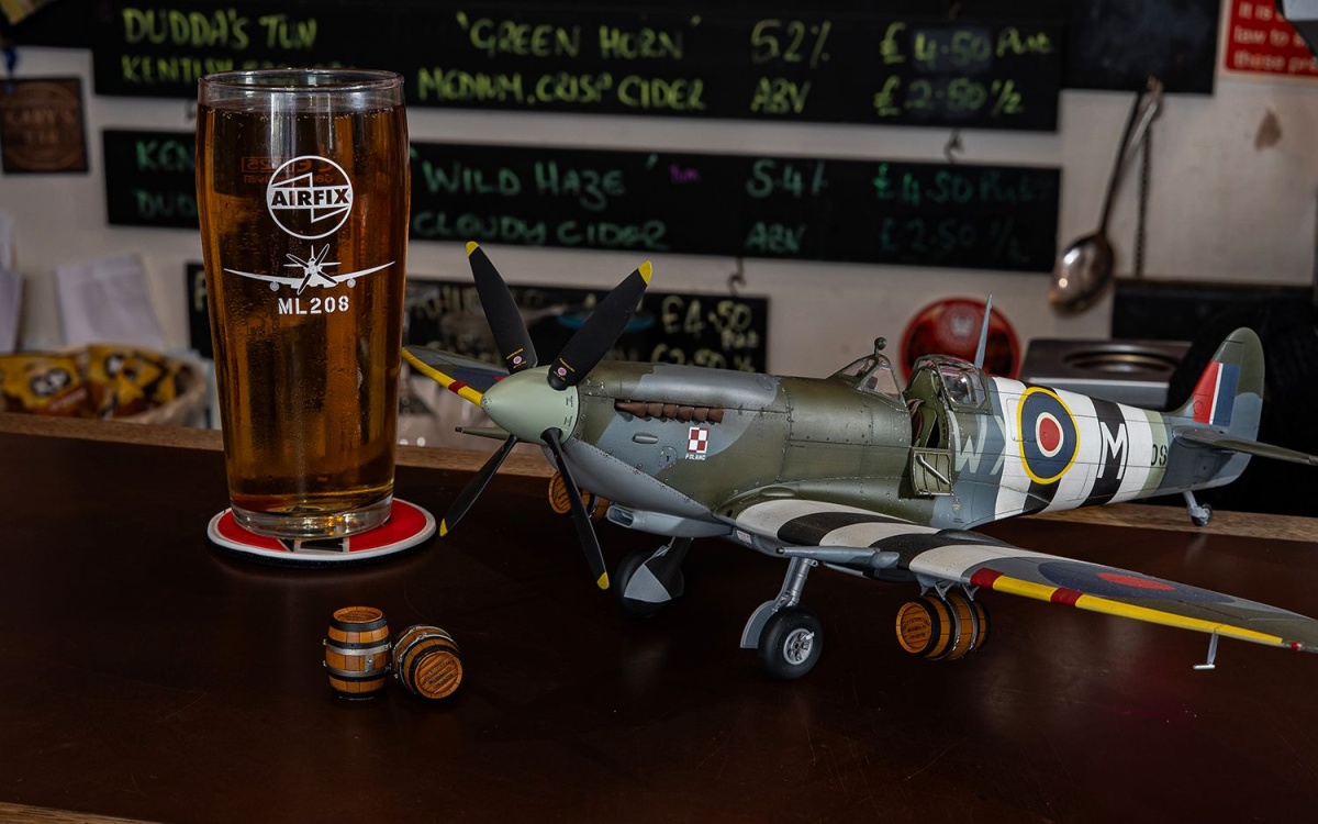 Zdjęcie dodatkowe produktu Supermarine Spitfire Mk.IXc - Flying Dray 1:24 Airfix 17001A