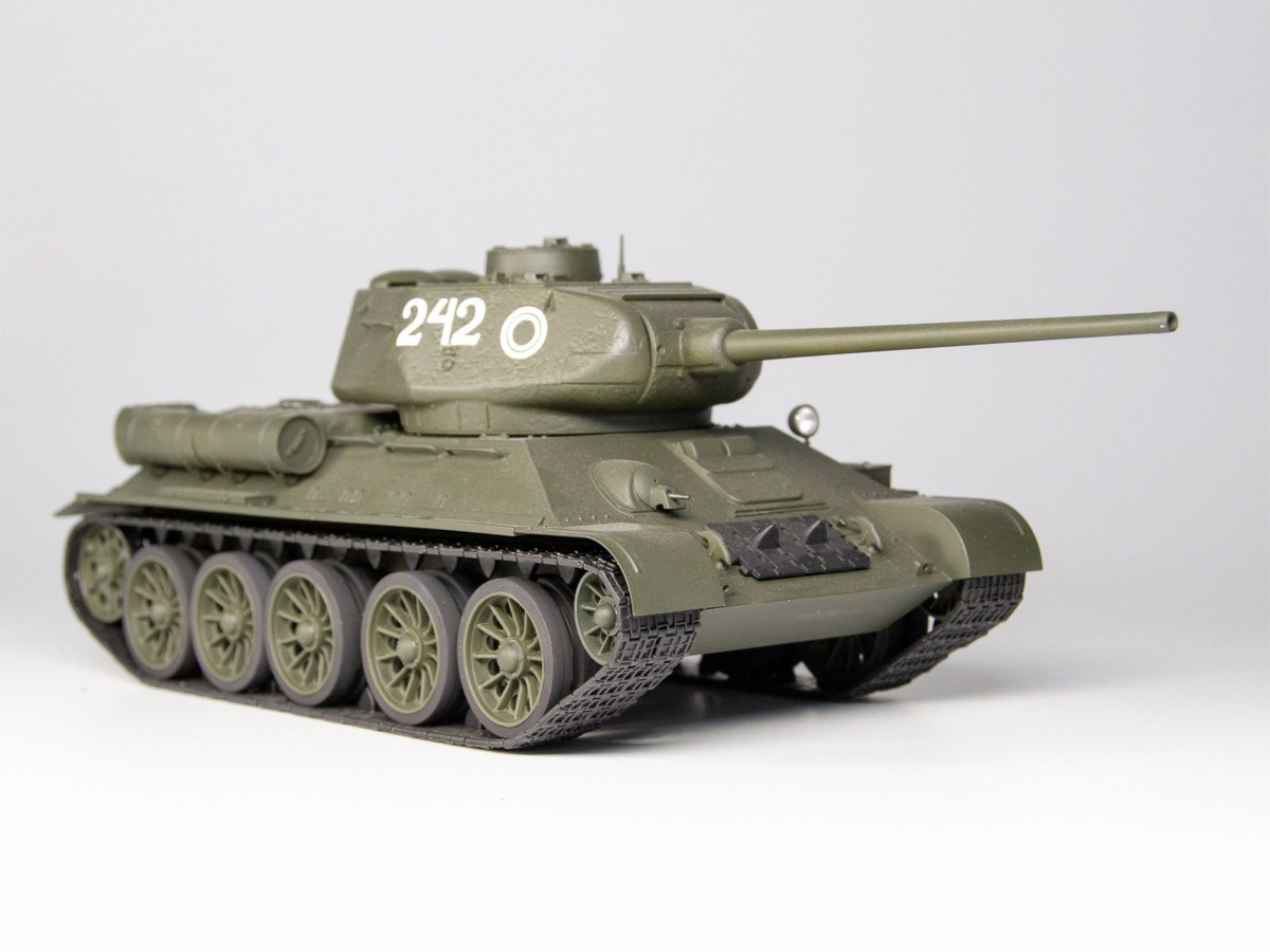Zdjęcie dodatkowe produktu T-34-85 Radziecki czołg średni 1:35 ICM 35367