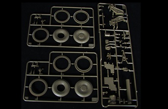 Zdjęcie dodatkowe produktu Amerykańska haubica 155 mm M114A1 (wojna w Wietnamie) 1:35 Bronco CB35102