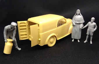 Zdjęcie dodatkowe produktu Włoski lekki samochód dostawczy z figurkami cywilów 1:35 Bronco CB35171