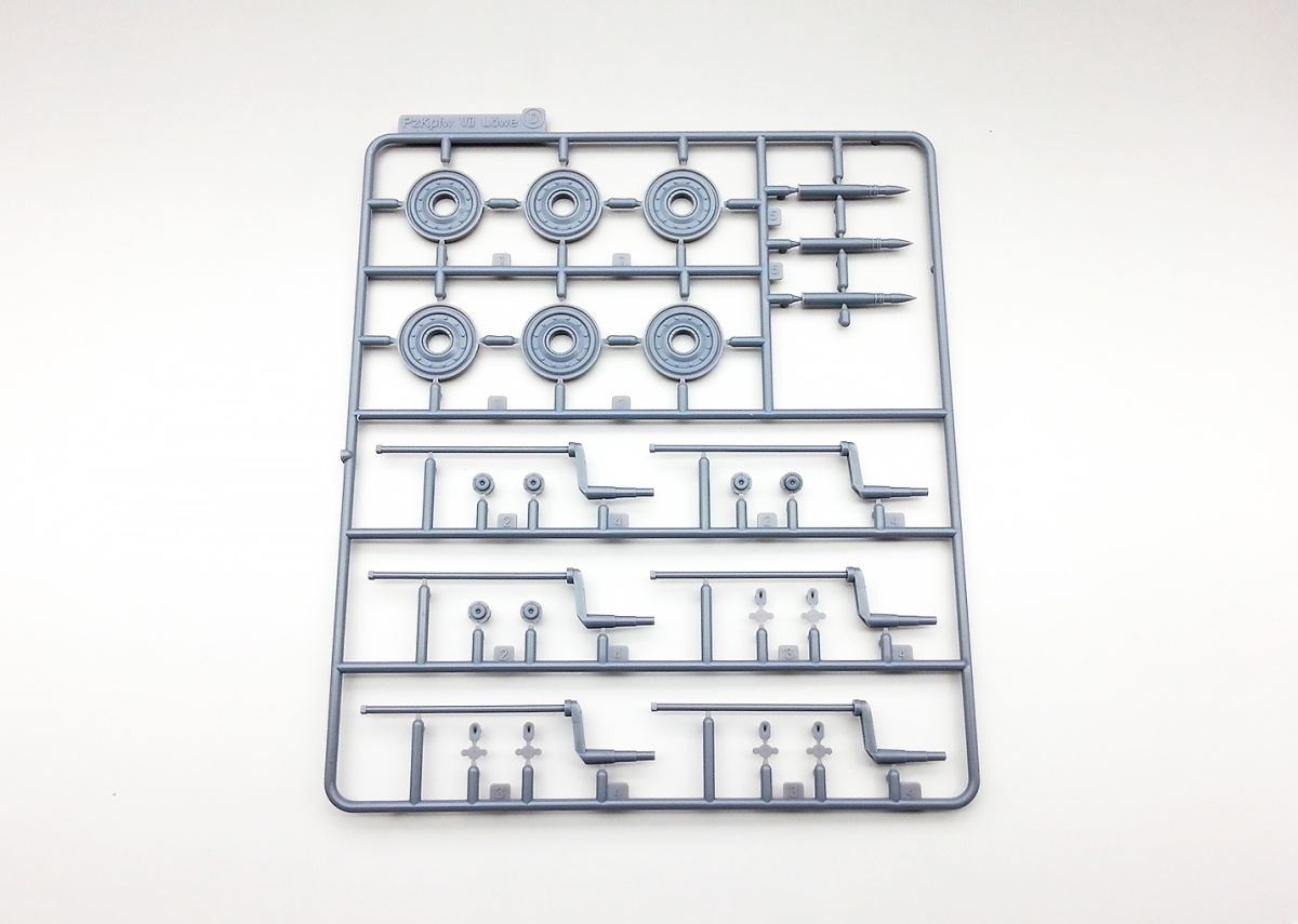 Zdjęcie dodatkowe produktu Panzerkampfwagen VII Lowe 1:35 Amusing Hobby 35A005