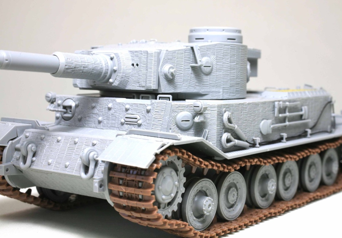 Zdjęcie dodatkowe produktu Panzerbefehlswagen Tiger (P) 003 With Zimmerit In May 1944 1:35 Amusing Hobby 35A059