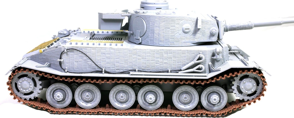 Zdjęcie dodatkowe produktu Panzerbefehlswagen Tiger (P) 003 With Zimmerit In May 1944 1:35 Amusing Hobby 35A059