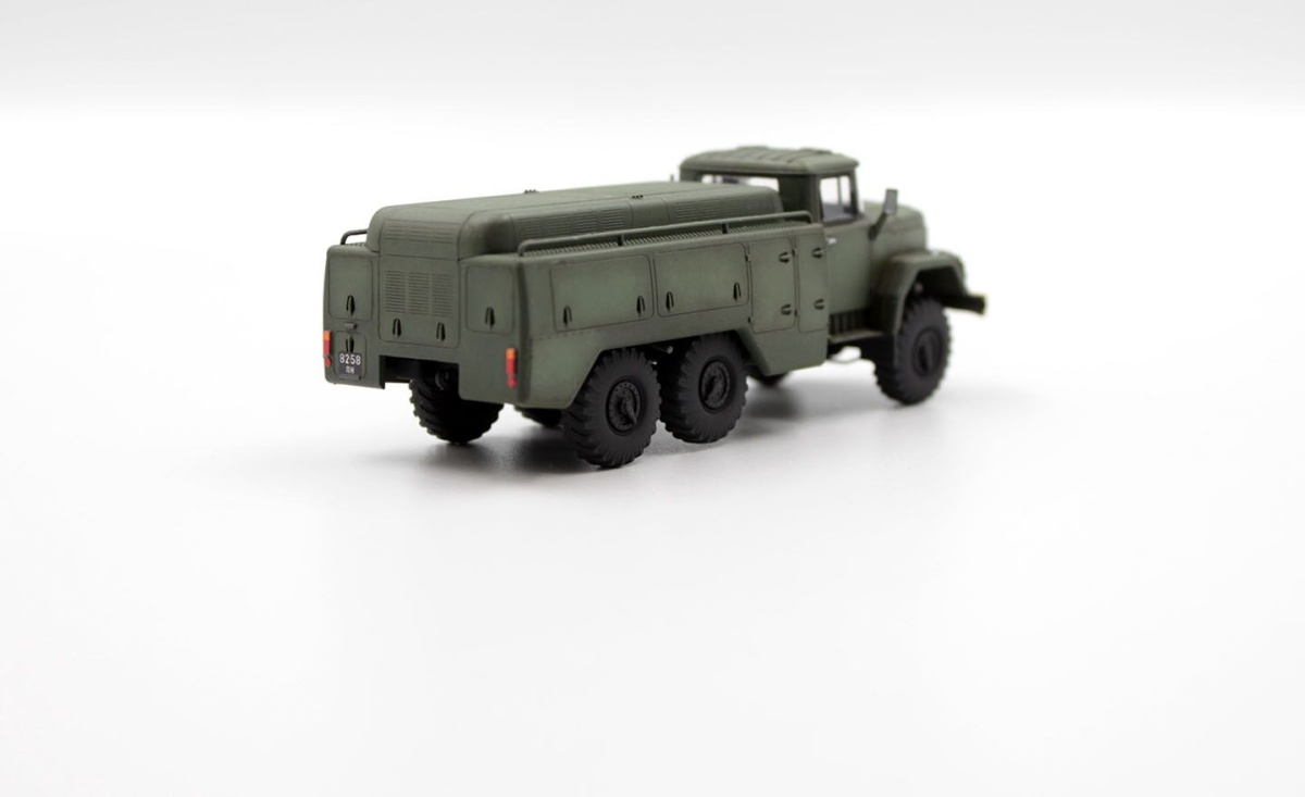Zdjęcie dodatkowe produktu APA-50М (ZiL-131) Lotniskowa mobilna jednostka elektryczna 1:72 ICM 72815