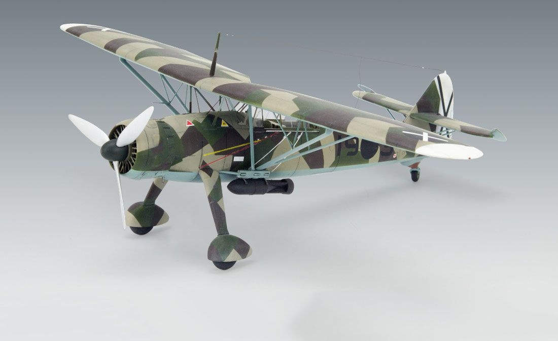 Zdjęcie dodatkowe produktu Hs 126A-1 z zasobnikiem na bomby 1:48 ICM 48213