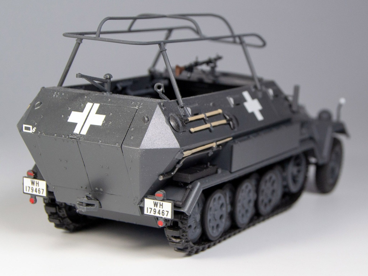 Zdjęcie dodatkowe produktu Niemiecki opancerzony wóz dowodzenia Sd.Kfz.251/6 Ausf.A 1:35 ICM 35102