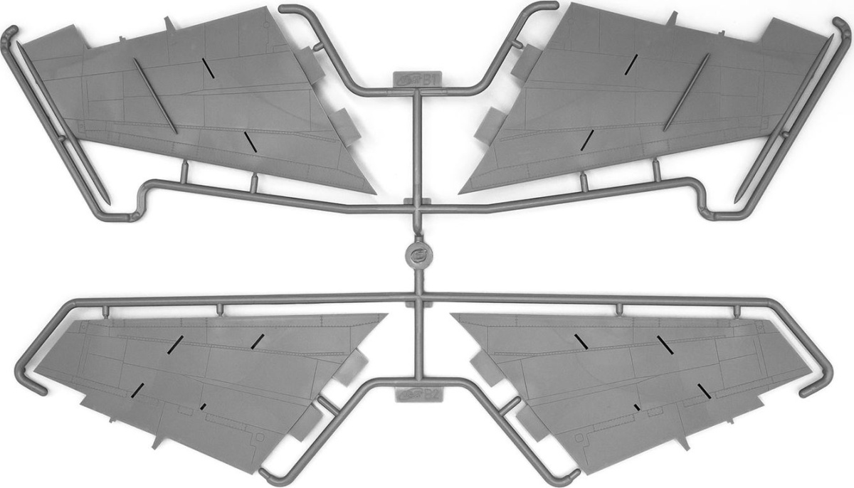 Zdjęcie dodatkowe produktu MiG-25 RBF Foxbat 1:48 ICM 48904