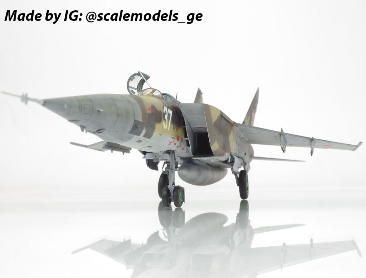 Zdjęcie dodatkowe produktu MiG-25 BM 1:72 ICM 72175