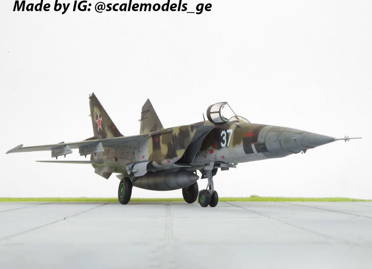Zdjęcie dodatkowe produktu MiG-25 BM 1:72 ICM 72175