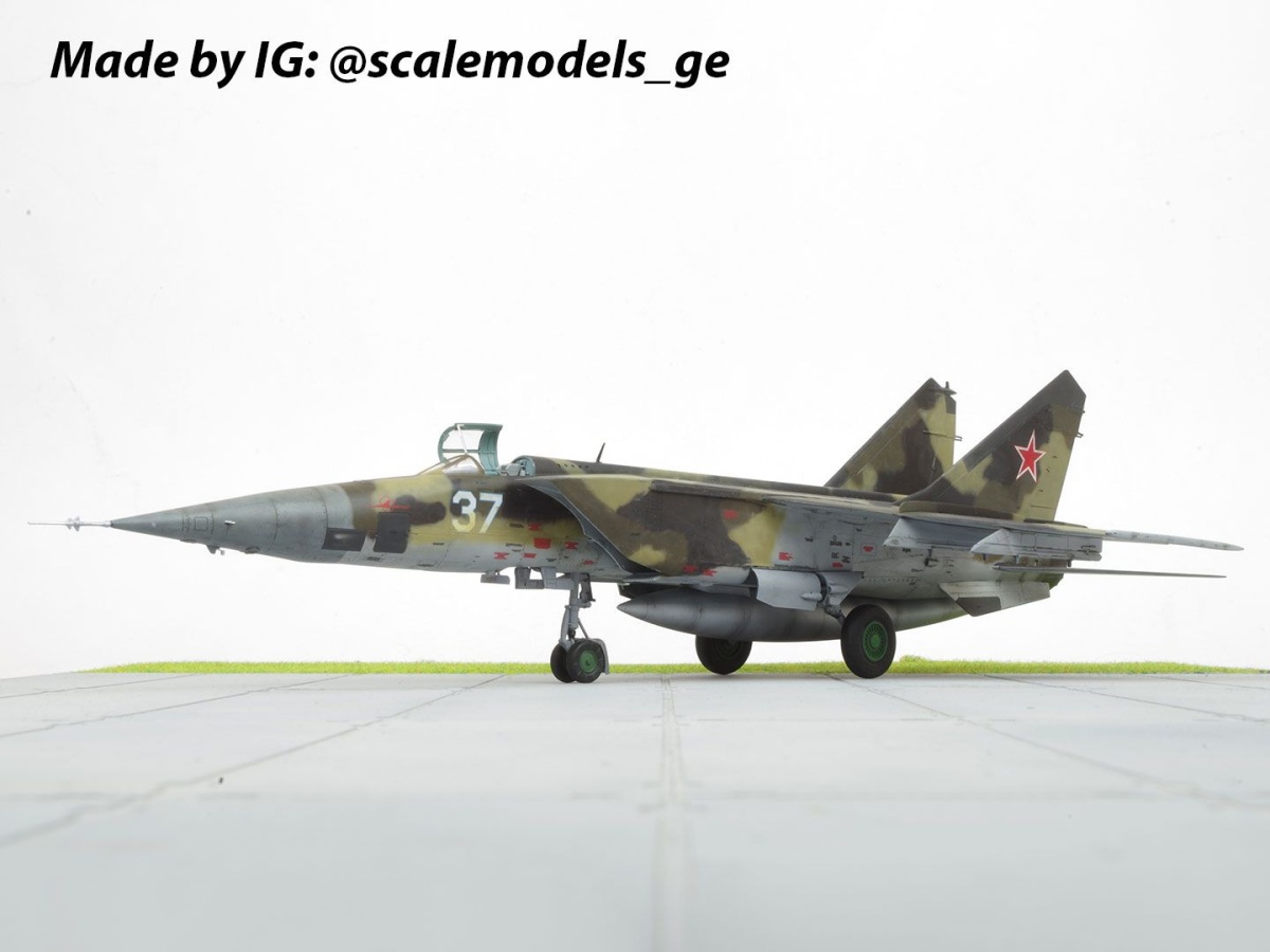 Zdjęcie dodatkowe produktu MiG-25 BM 1:72 ICM 72175