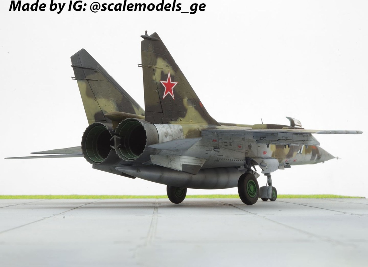 Zdjęcie dodatkowe produktu MiG-25 BM 1:72 ICM 72175