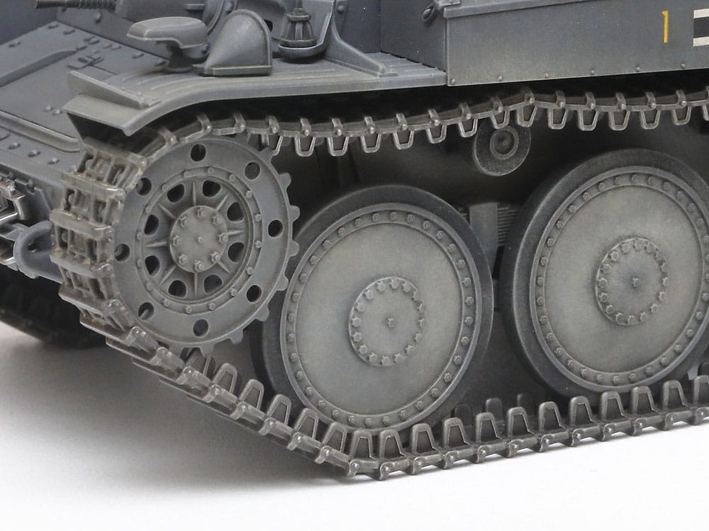 Zdjęcie dodatkowe produktu German Light Tank Panzerkampfwagen 38(t) Ausf.E/F 1:35 Tamiya 35369