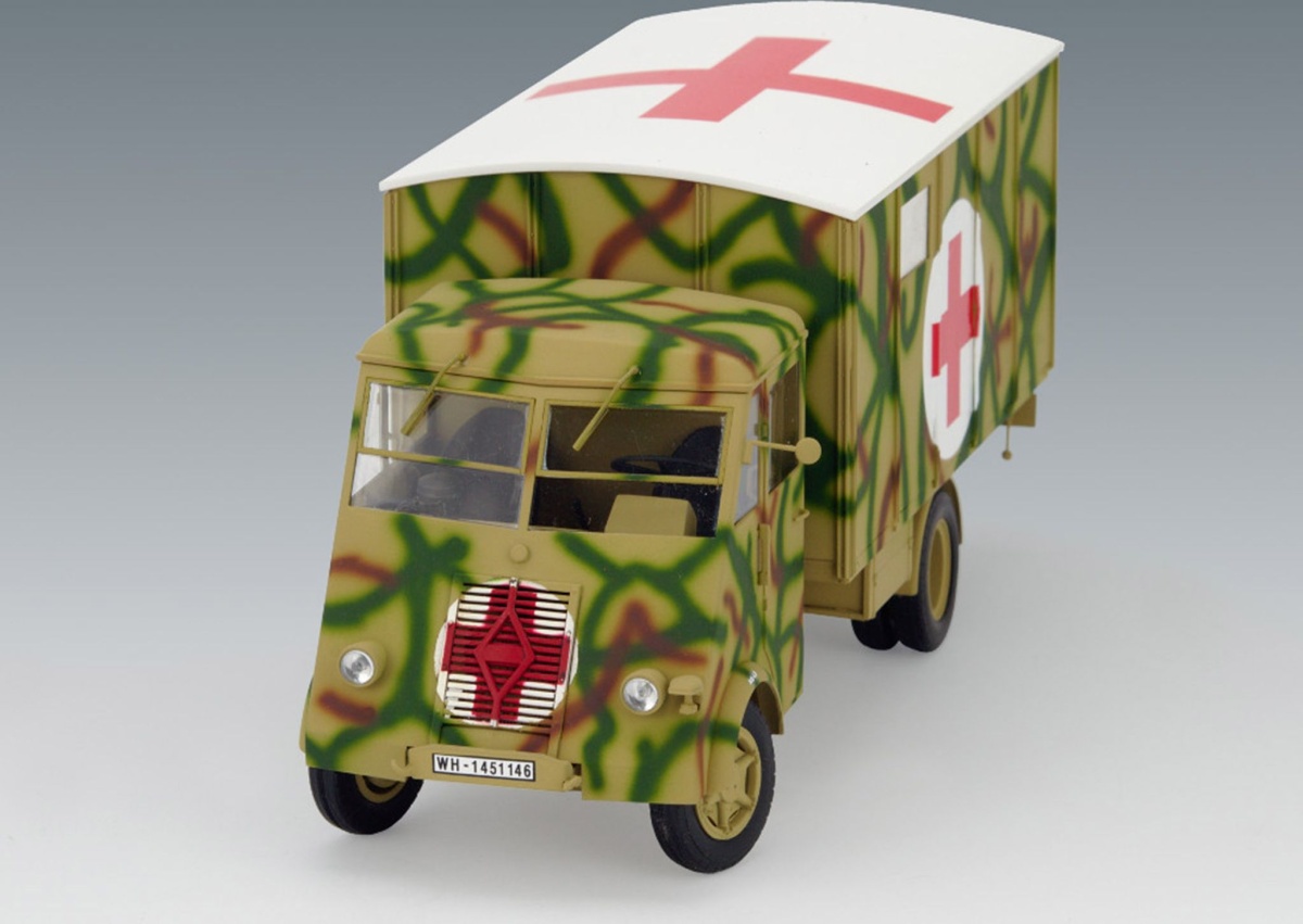 Zdjęcie Lastkraftwagen 3,5 t AHN z zabudową (Ambulans) 1:35 ICM 35417