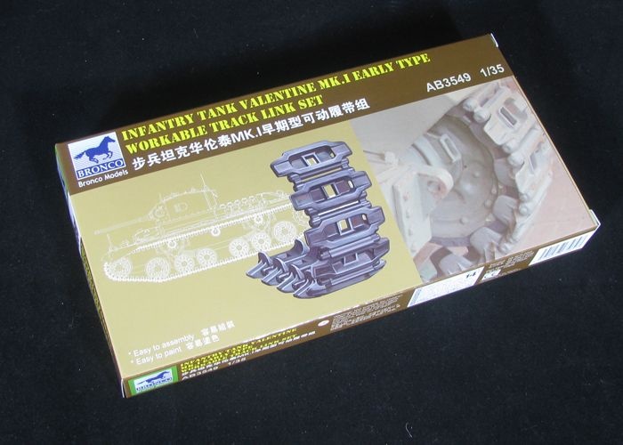 Zdjęcie Czołg piechoty Valentine Mk.I Wczesny Typ Robocze Gąsienice 1:35 Bronco AB3549