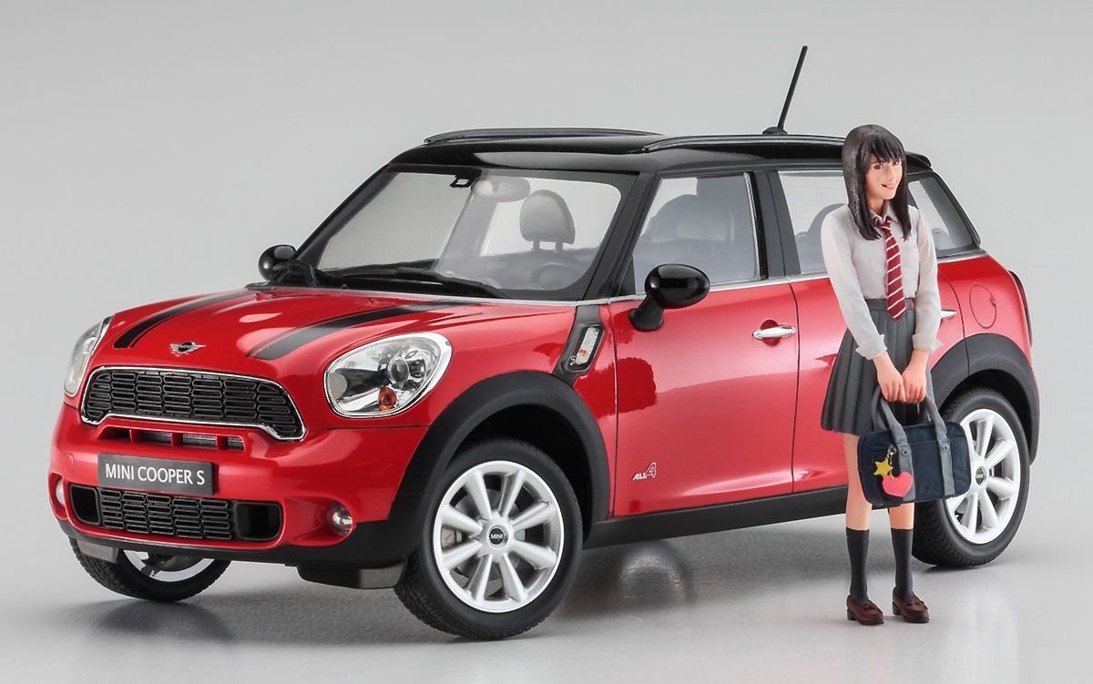 Zdjęcie Mini Cooper S Countryman ALL4 z figurką uczennicy 1:24 Hasegawa SP559
