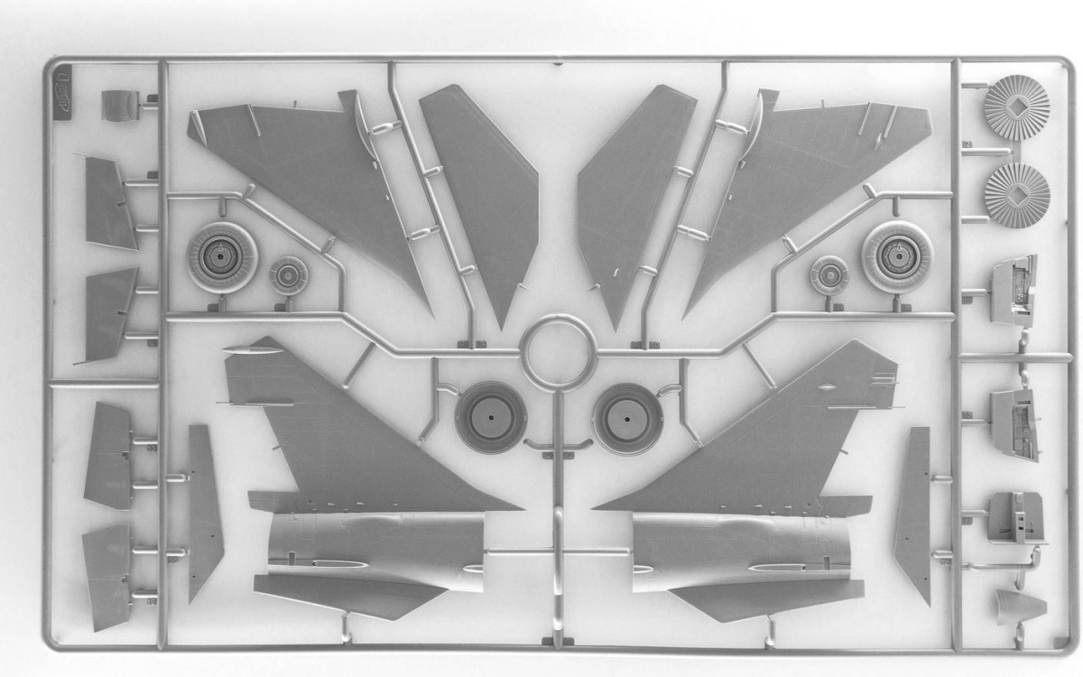 Zdjęcie MiG-25 BM 1:48 ICM 48905