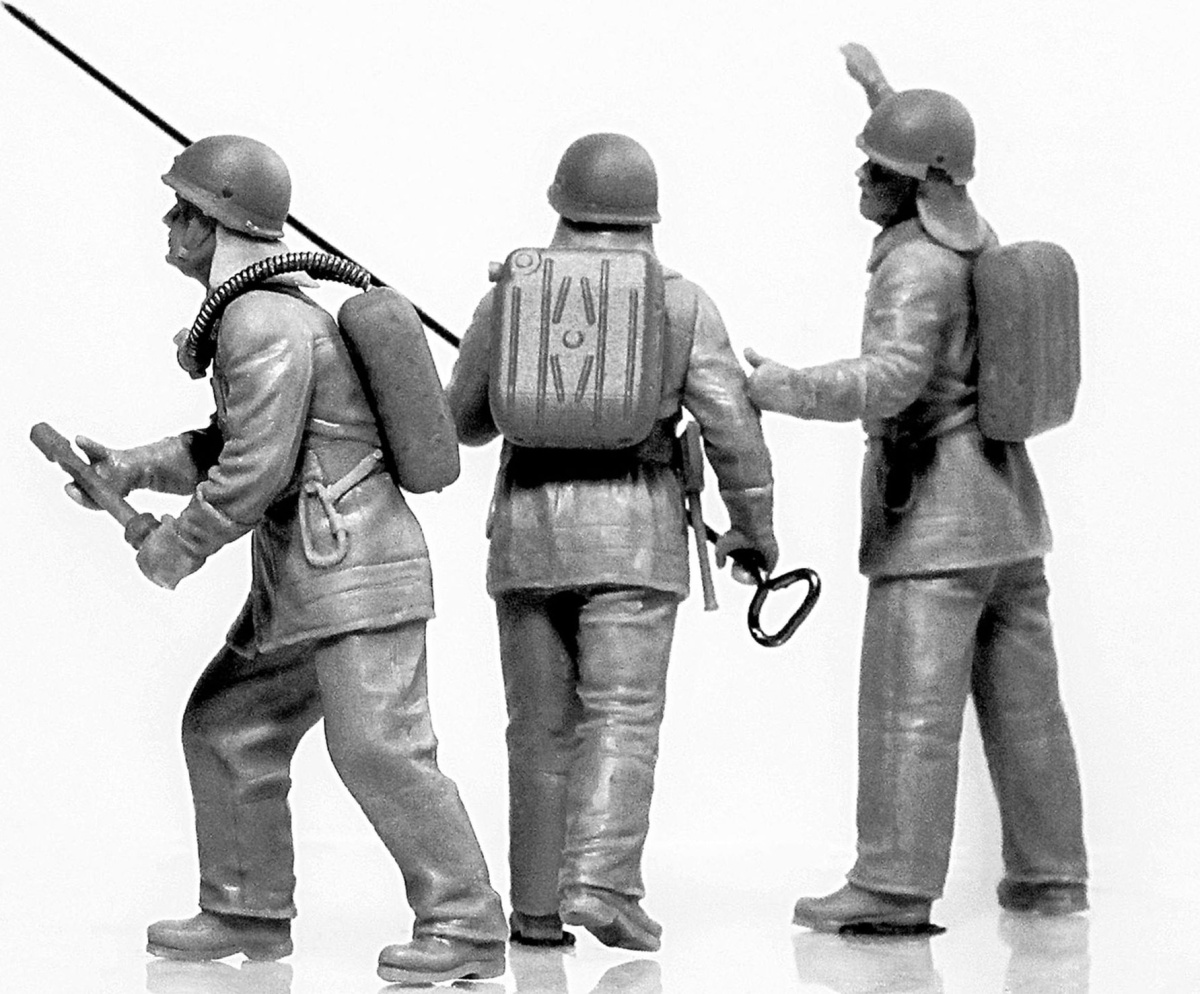 Zdjęcie Czarnobyl set 2 "Strażacy" (wóz strażacki AC-40-137A, 4 figurki i diorama) 1:35 ICM 35902