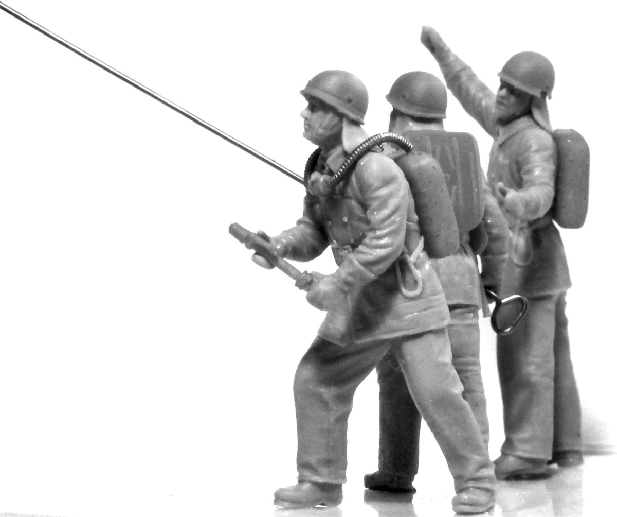 Zdjęcie Czarnobyl set 2 "Strażacy" (wóz strażacki AC-40-137A, 4 figurki i diorama) 1:35 ICM 35902