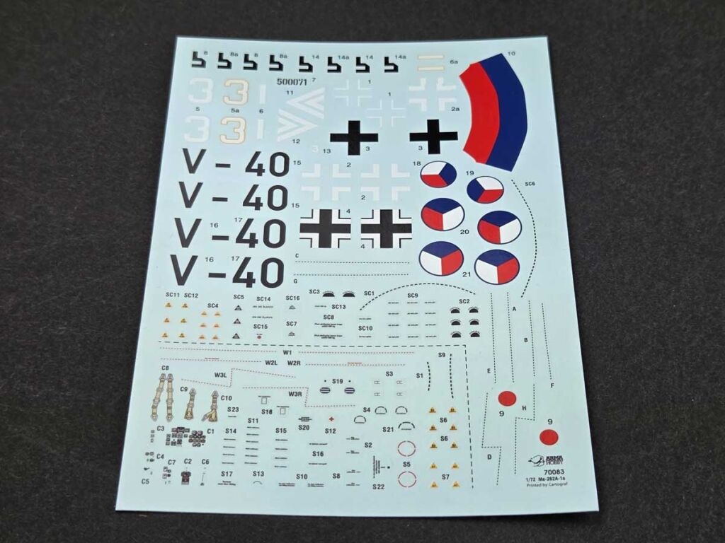 Zdjęcie Messerschmitt Me 262 A-1a 1:72 Arma Hobby 70083