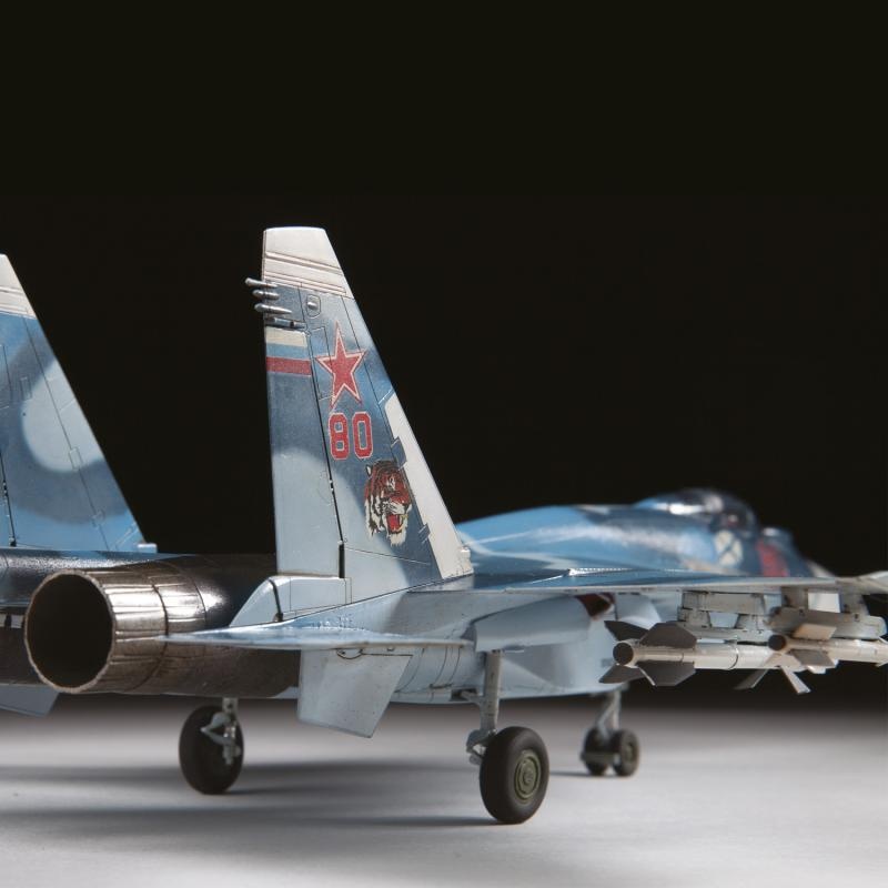 Zdjęcie dodatkowe produktu Sukhoi Su-33 Flanker-D 1:72 Zvezda 7297